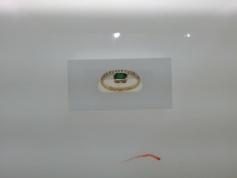Emerald .30ct 15 dia rd .15ctt