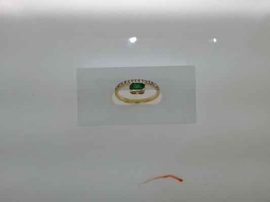 Emerald .30ct 15 dia rd .15ctt