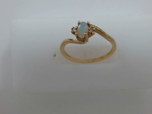 Lady's Yellow 10 Karat Oval Op